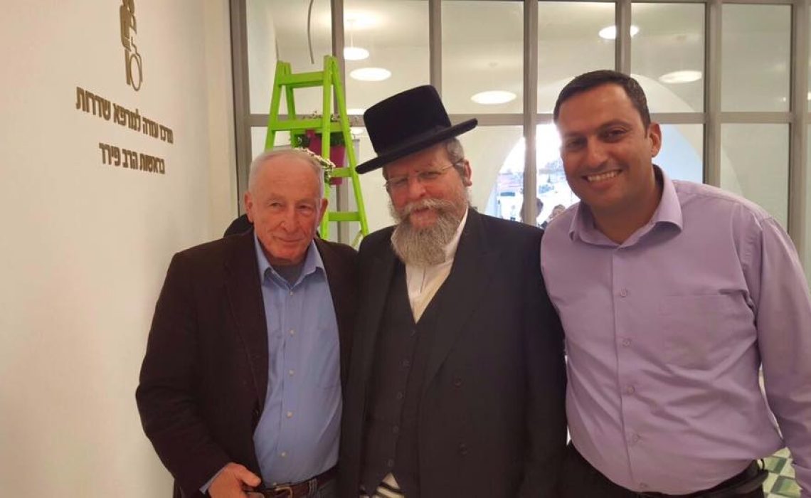 תמונה של הרב פירר ואלון